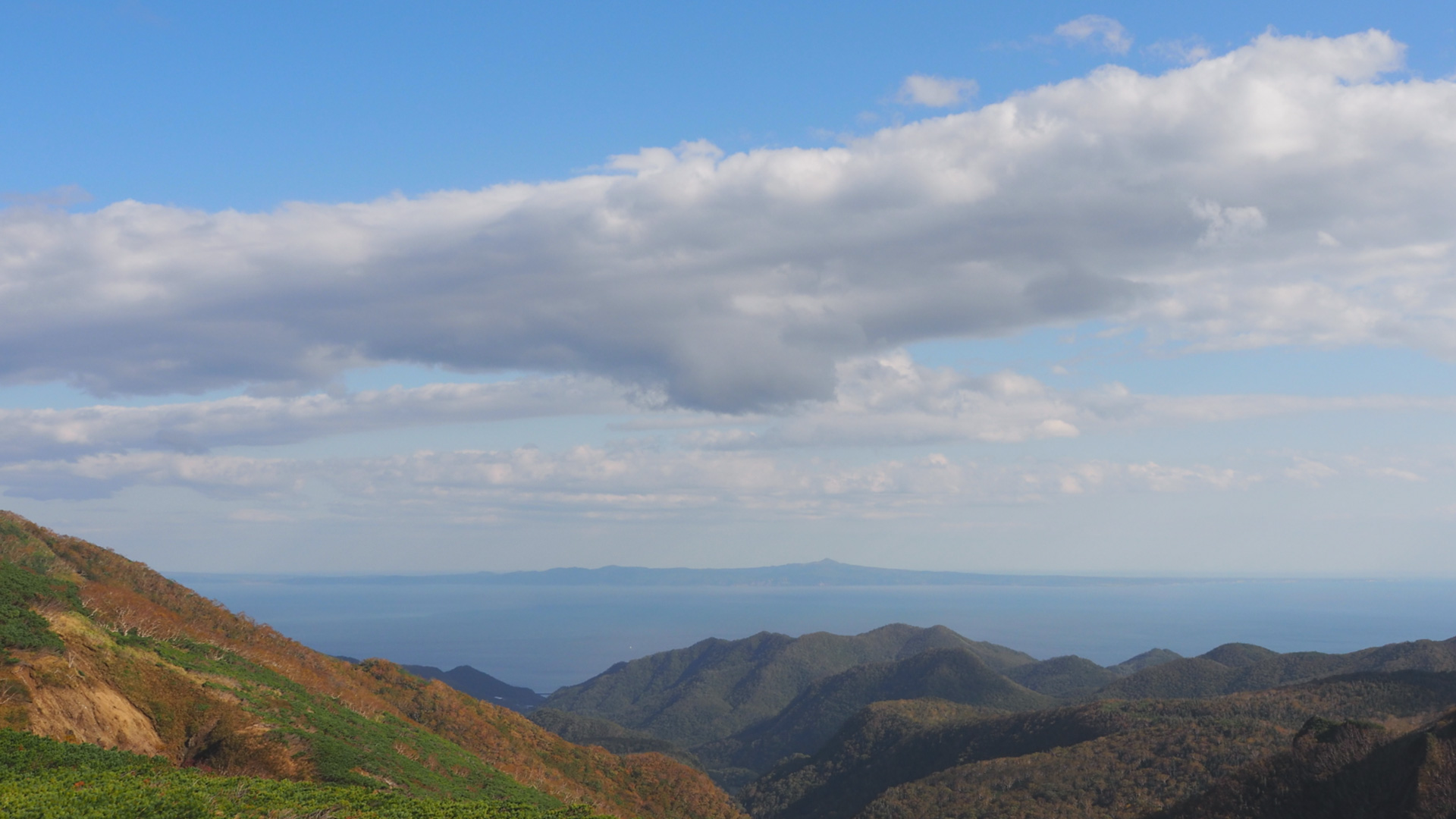 知床峠から国後島