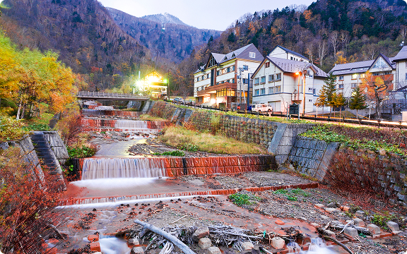 层云峡温泉河畔